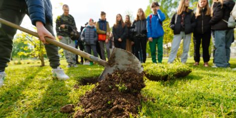 Answear Slovenija v sodelovanju s slovenskimi osnovnimi šolami zbral skoraj 17 ton rabljenih oblačil