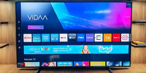 Hisense 100E7NQ Pro test recenzija velikanske 100 inčne QLED televizije za domačo kinematografsko izkušnjo